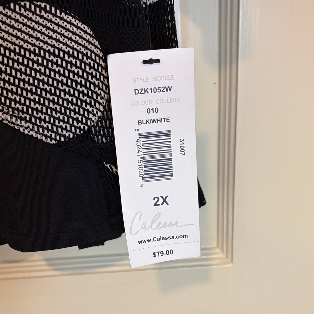 Calessa Black and White Circle Pattern Blouse New with Tags - Picture 3 of 6
